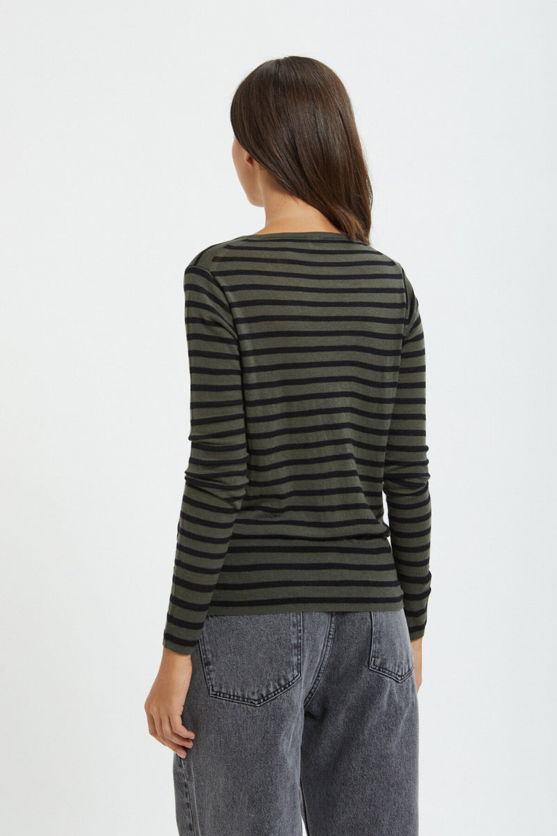 Long-sleeved V Neck pullover