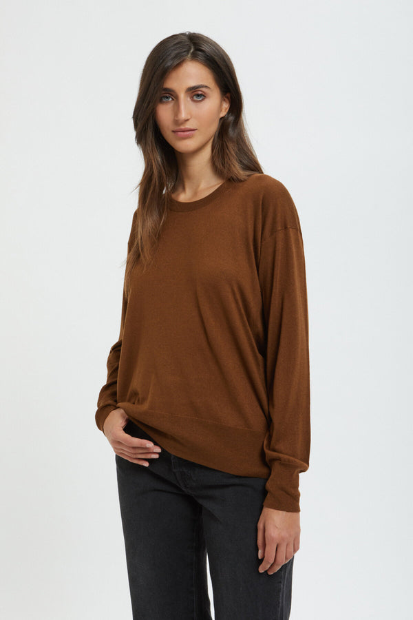 Long-sleeved crew-neck pullover