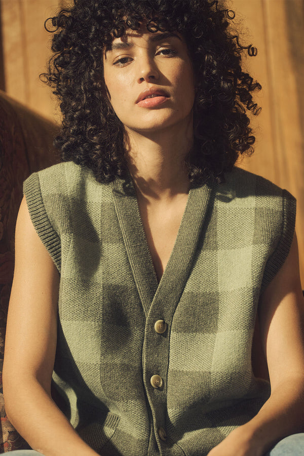 WOMEN’S WOOL CARDIGAN VEST