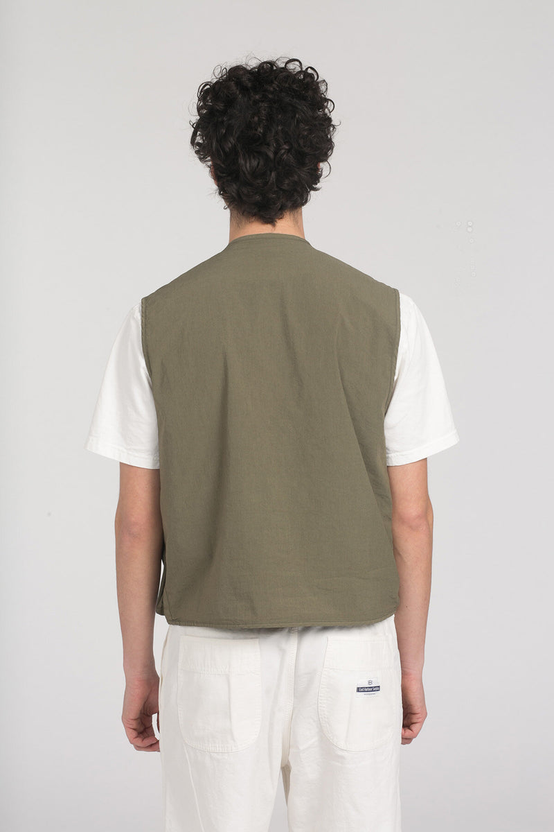 Light technical vest with pockets